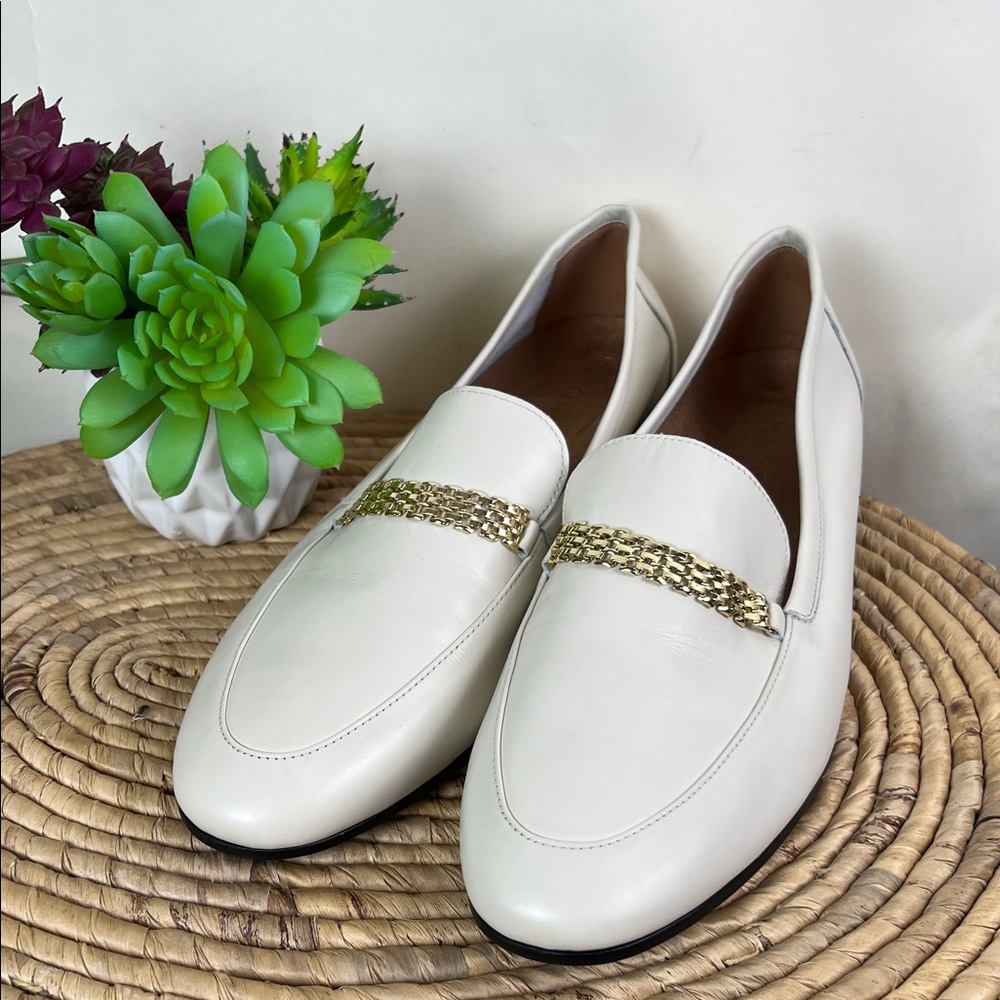 Vionic Cream Loafers with Gold Chain Detail 9.5